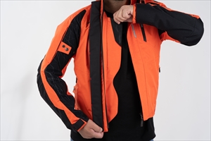 前傾しやすい前立て形状