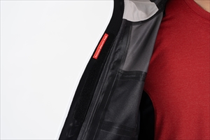 前傾しやすい前立て形状