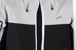 レーシングブレストパッドを装着可能